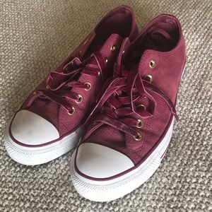 EUC Converse sneakers women’s size 10